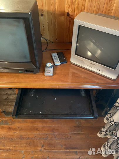 Компьютерный стол и тумбочка