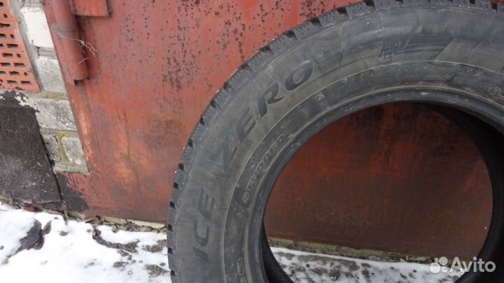 Pirelli Ice Zero 235/65 R17