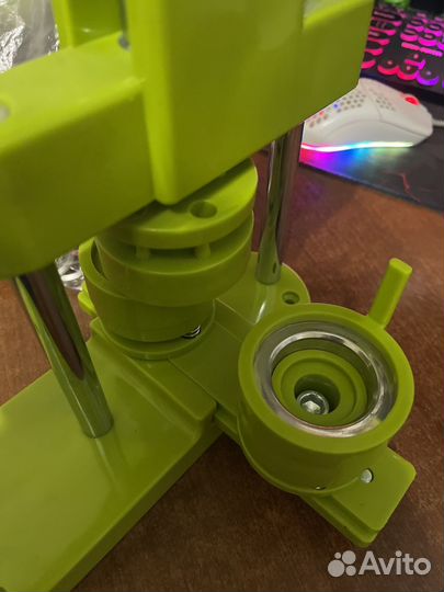 Пресс для изготовления значков