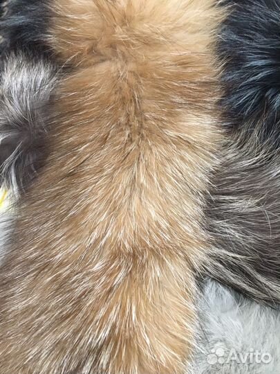 Воротник и опушки из натурального меха