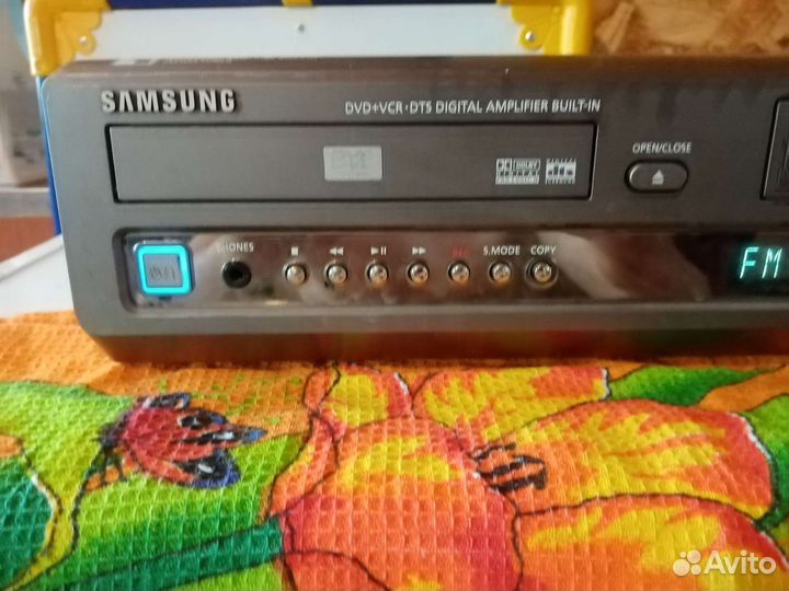 Видеомагнитофон VCR/DVD combo