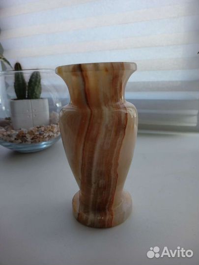 Ваза из оникса