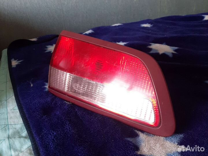 Стоп сигнал задней двери на Ниссан Авенир