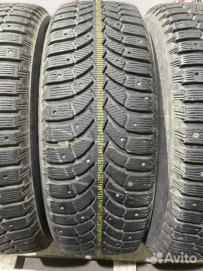 Bridgestone Blizzak Spike-01 235/65 R17 104M