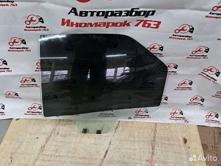 Заднее левое стекло Рено Логан