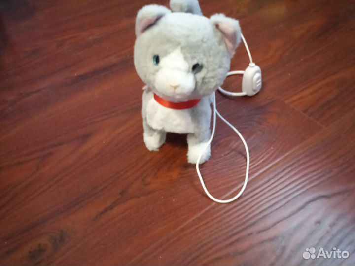 Игрушка кошка на пульте управления