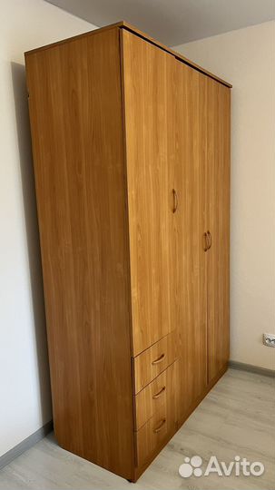 Шкаф распашной