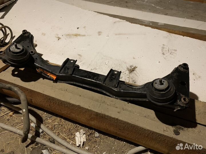 Передний подрамник е36