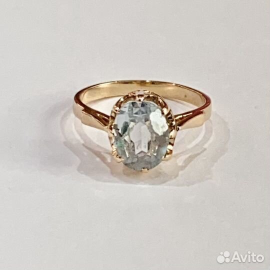 Золотое кольцо с камнем