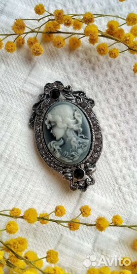 Брошь камея 2 штуки, метал, камни, замша