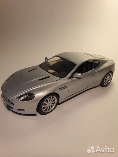 Модель Aston Martin DB9,1/18