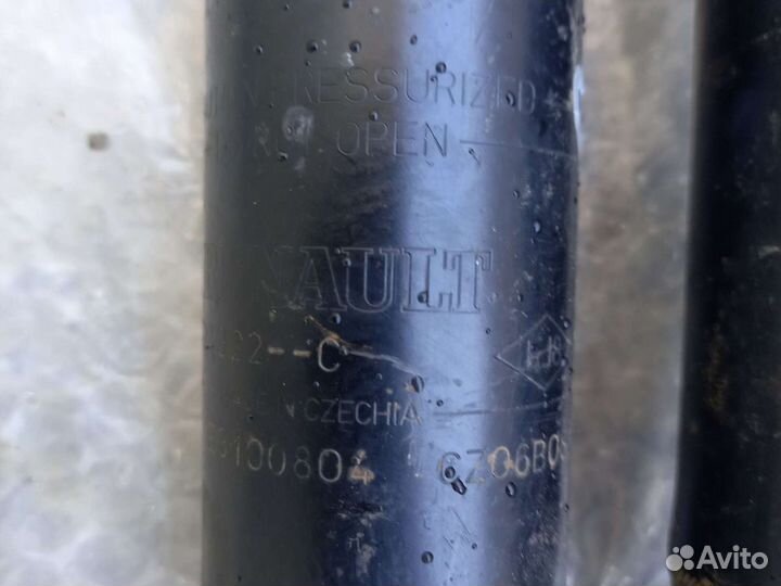 Рено сценик 2 -задние стойки