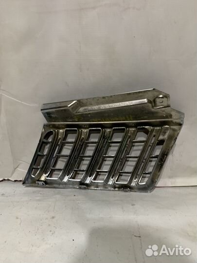 Mitsubishi Pajero Sport решетка радиатора левая