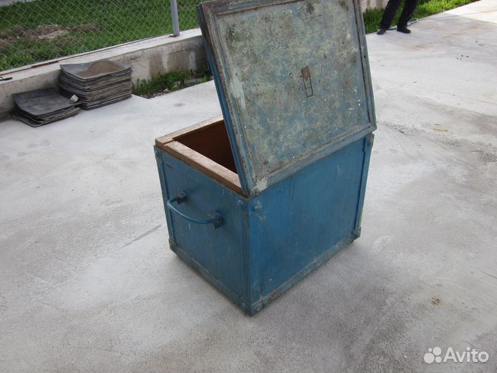 Антикварный сейф