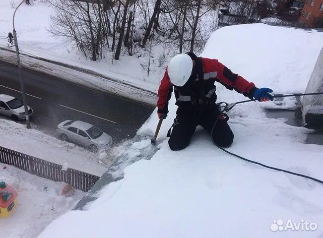 Чистка снега и наледи с крыш
