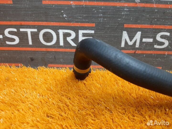 Патрубок системы охлаждения Mercedes-Benz E-Class