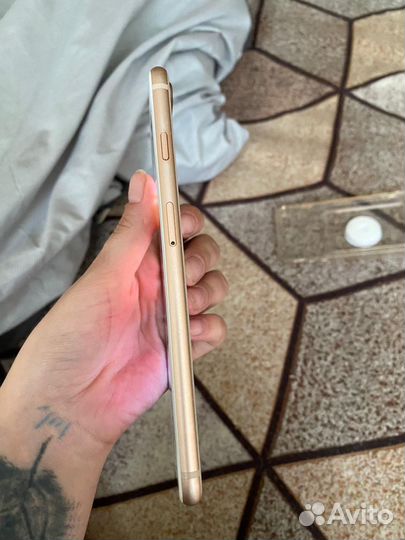 Телефон iPhone 8 plus