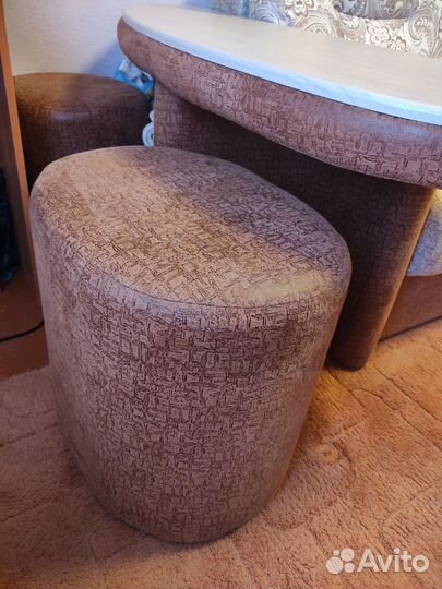 Диван угловой с оттоманкой