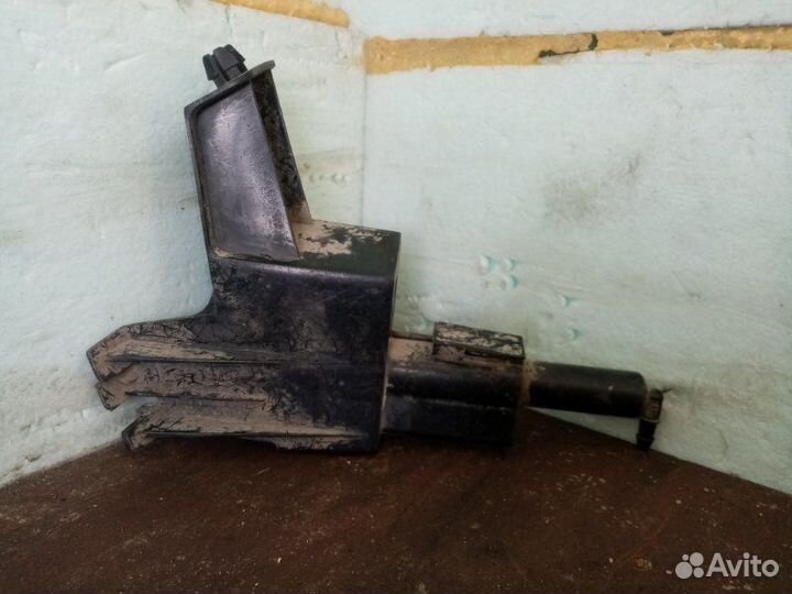 Форсунка омывателя передняя правая Nissan Qashqai