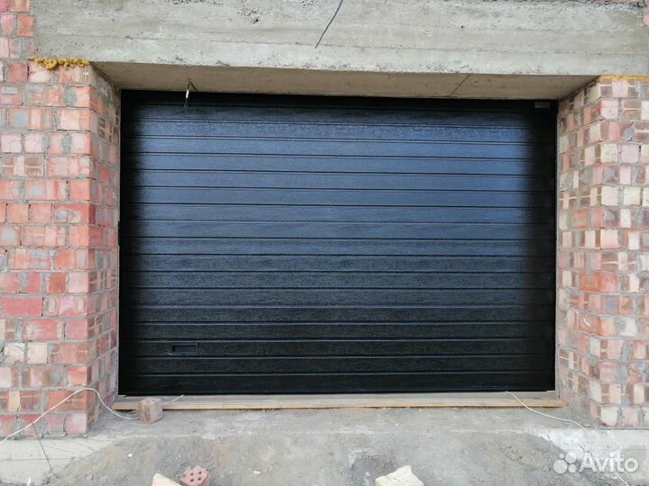 Секционные гаражные ворота Alutech 3350x2150 мм