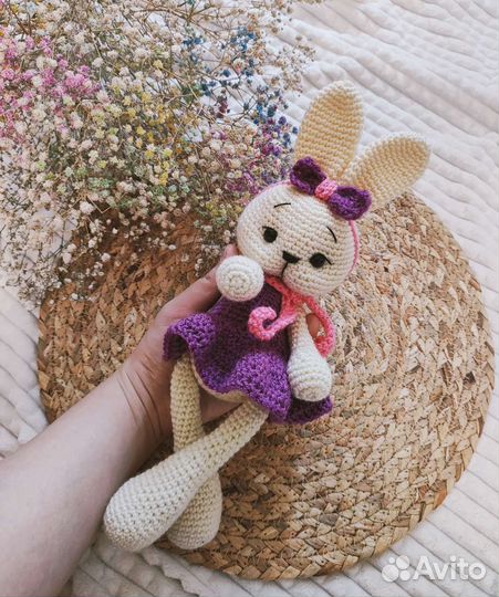 Вязаная игрушка зайка Балерина Амигуруми