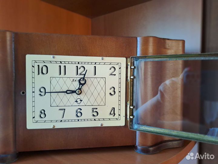 Настольные часы Весна