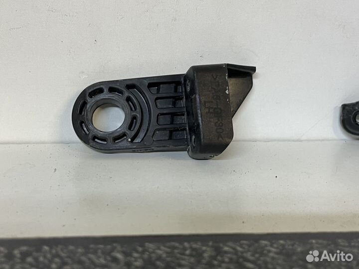 Крепеж Крепление левой фары Kia Cerato 2018 Церато