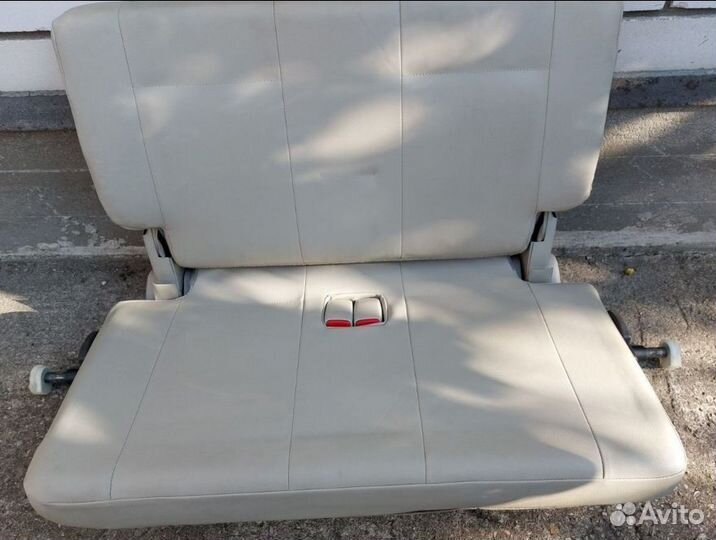 Третий ряд сидений mitsubishi pajero 4 бежевый
