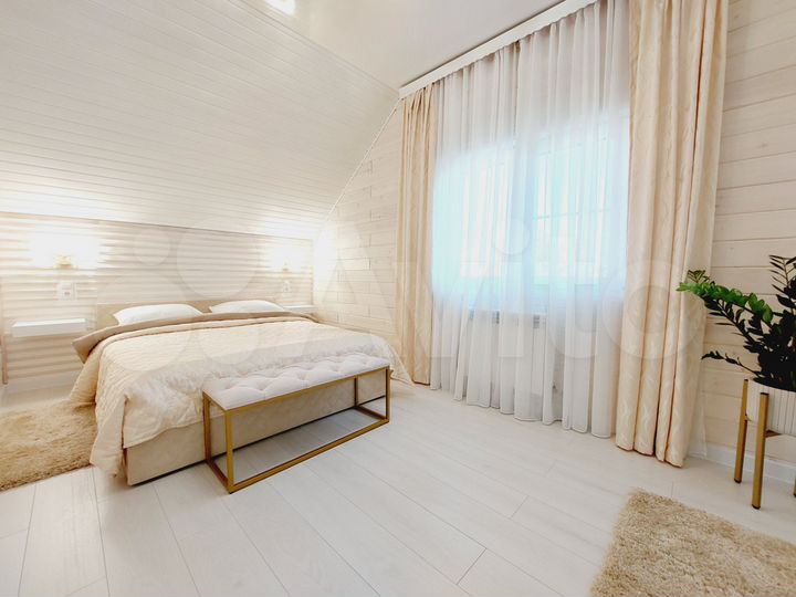 Коттедж 200 м² на участке 10 сот.