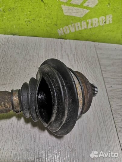 Полуось передняя правая Ауди 80 90 Б3