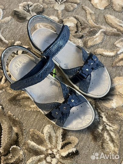 Сандалии новые