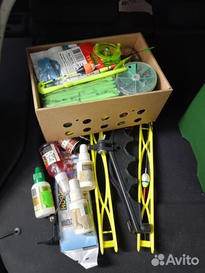 Рыболовный ящик с содержимым