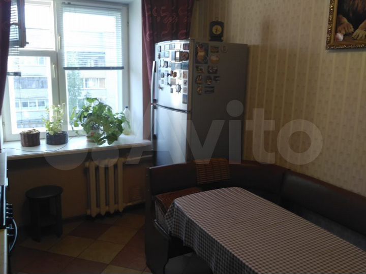 2-к. квартира, 58 м², 4/9 эт.