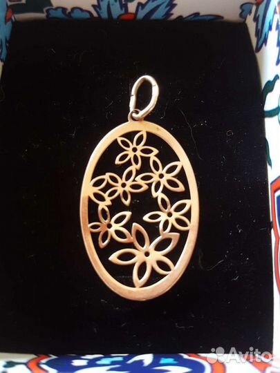 Золотой кулон