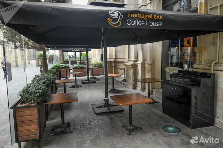 Большие стальные уличные зонты для кафе