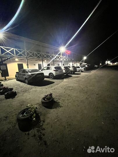 Гостиница, кафе, стоянка