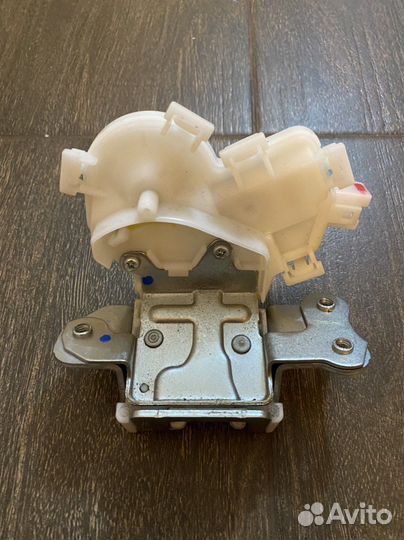 Замок двери багажника Pajero Sport 3