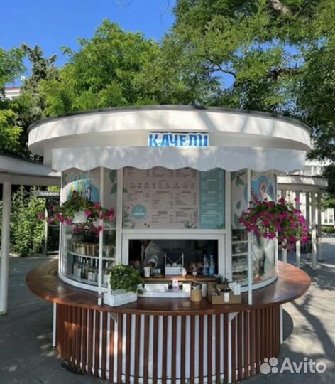 Бариста в кофейню