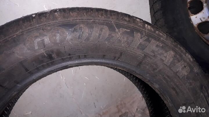 Goodyear EfficientGrip SUV 215/60 R17