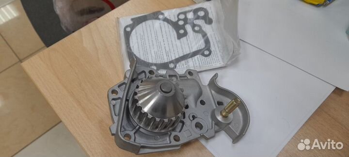 Насос системы охлаждения renault logan 1 V8