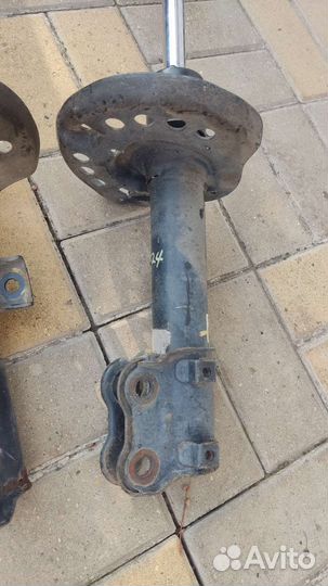 Стойки на hyundai i 40