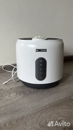 Увлажнитель воздуха Zanussi ZH 4 Estro