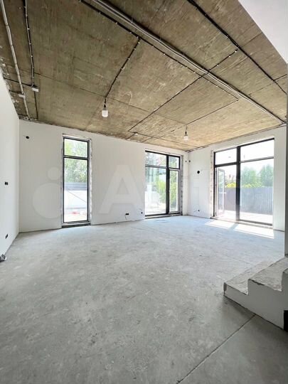 Коттедж 220 м² на участке 6 сот.