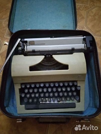 Печатная пишущая машинка