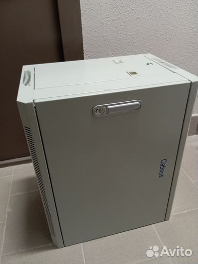 Навесной шкаф Cabeus с патч панелью