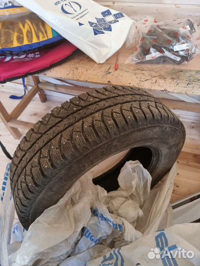 Bridgestone Ice Cruiser 7000 215/70 R16 100T