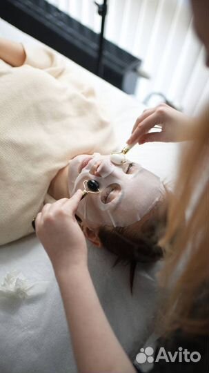 Массаж лица. Косметолог