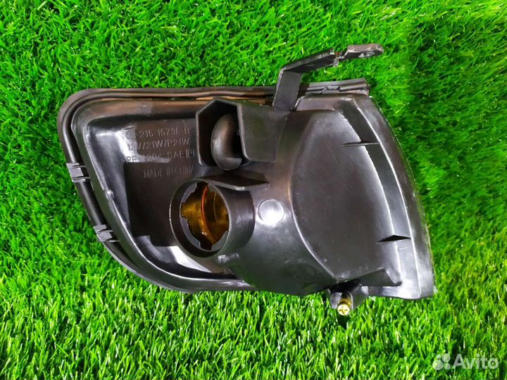 Поворотник левый Nissan Cefiro