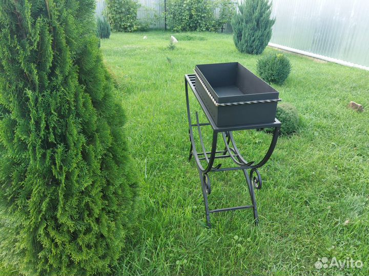 Мангал с дровницей
