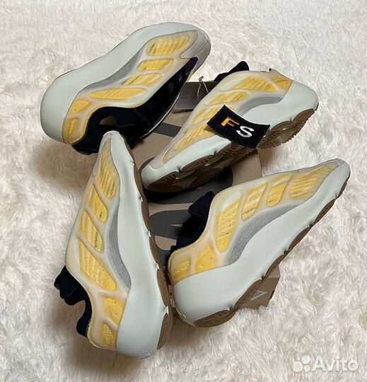 Adidas Yeezy 700 V3 Safflower 9 us